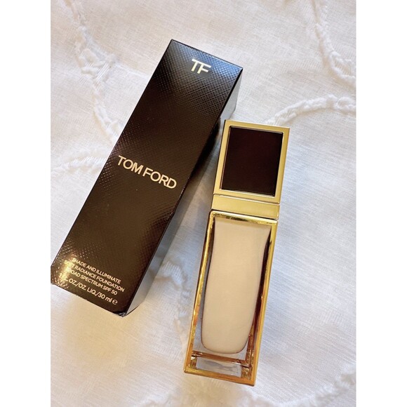 NIB Tom Ford Shade and Illuminate Soft Radiance Foundation Broad Spectrum SPF50 - Picture 1 of 6